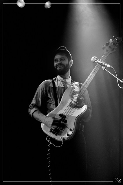 22656-N&B  Whomadewho 24-04-2012 (Zz) (p).jpg